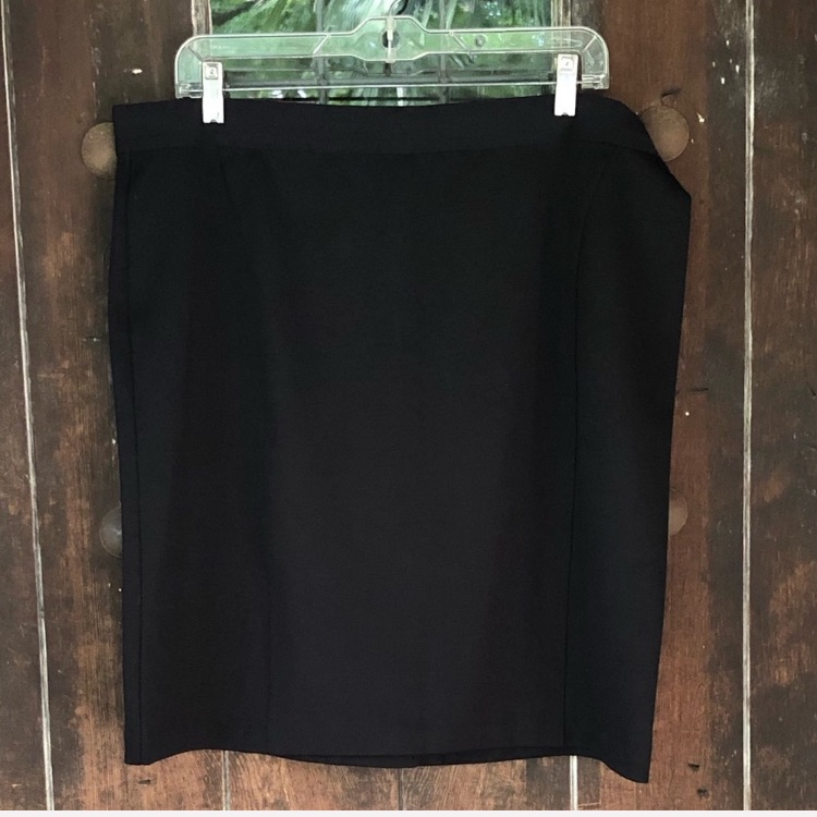 Logo | Pull-On Elastic Waist Knit Black Skirt